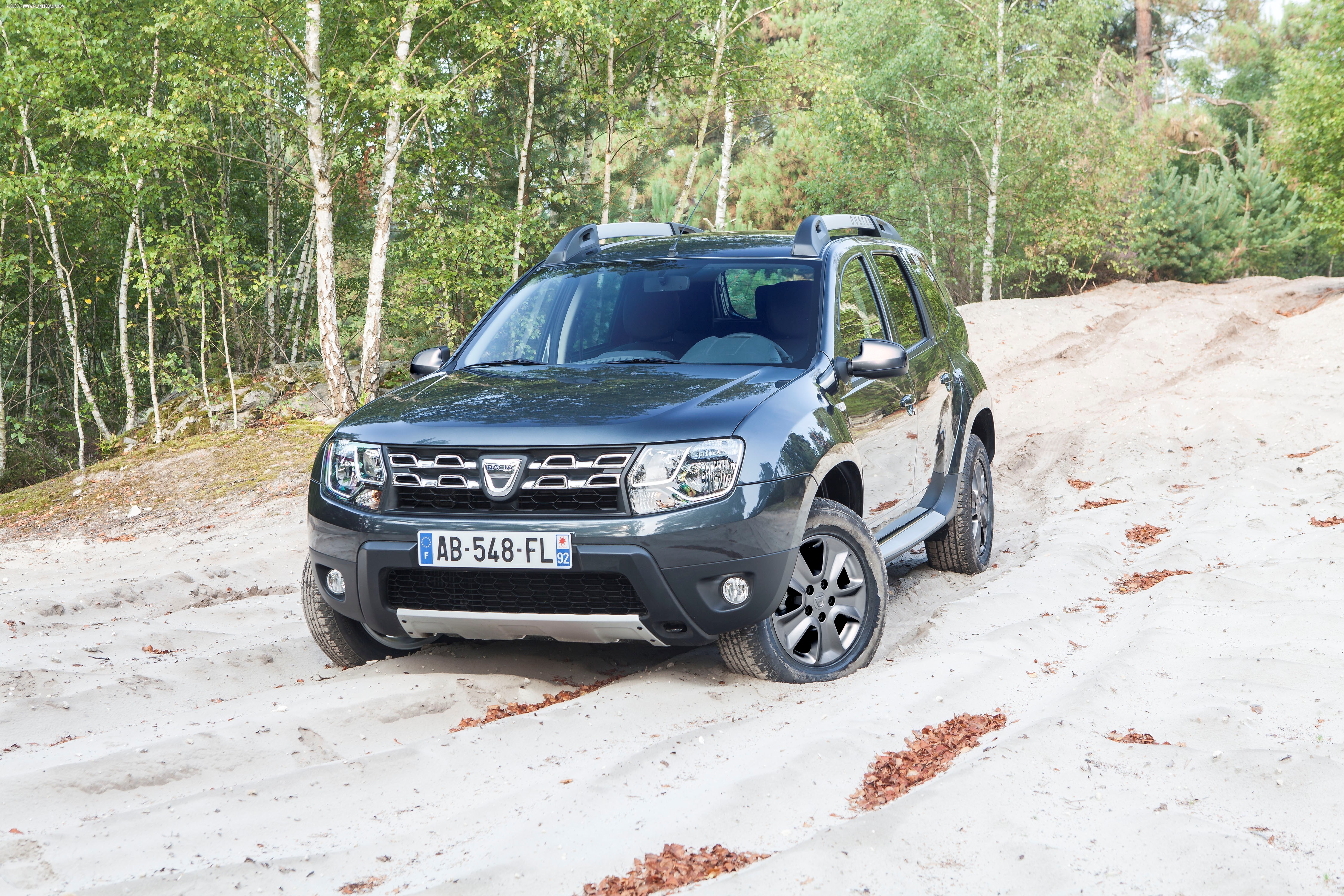 Рено дастер 2.0 механика полный привод. Renault Duster 2014. Рено Дастер 2014. Dacia Duster 2014. Рено Дастер черный 2014 полный привод.