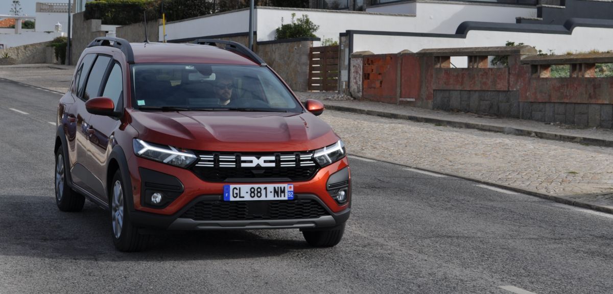 Transporter un meuble ou un appareil électroménager : voiture, remorque ou utilitaire ?
