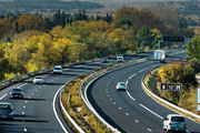 Pourquoi certains pays augmentent la vitesse sur autoroute ? DACIA 