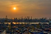 La surabondance des véhicules électriques chinois encombrent les ports Européens DACIA 