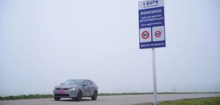 La future Dacia C-Neo se montre déjà sur les routes françaises