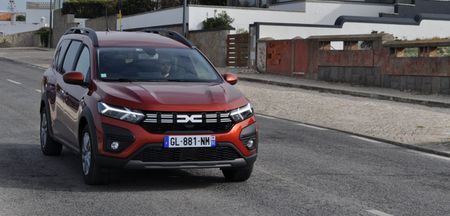 Transporter un meuble ou un appareil électroménager : voiture, remorque ou utilitaire ?