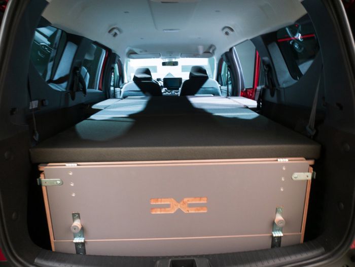 L'ensemble des équipements est rangé dans cette boîte en bois de 220 l