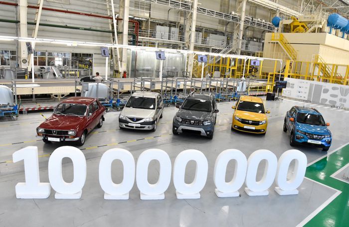 L'ensemble de la gamme de véhicules Dacia depuis sa création