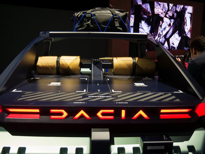 La face arrière offre un plan de travail