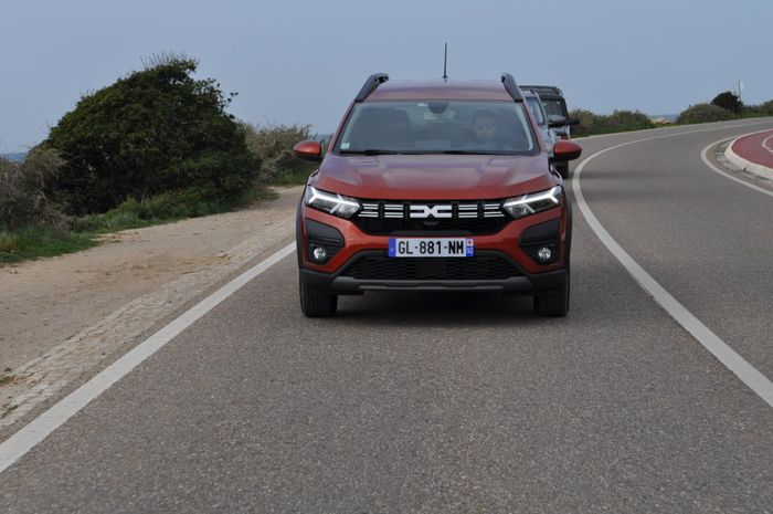 Dacia Jogger sur la route