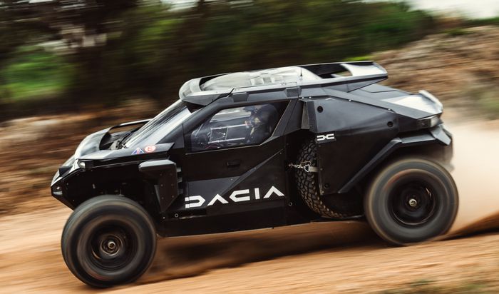 Essais de la Dacia Sandrider au château de Lastours